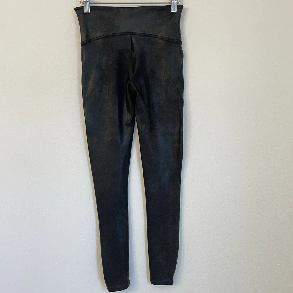SPANX High Waisted Faux Leather Leggings M Black Pebbled Texture Yoga Athleisure - Picture 10 of 14